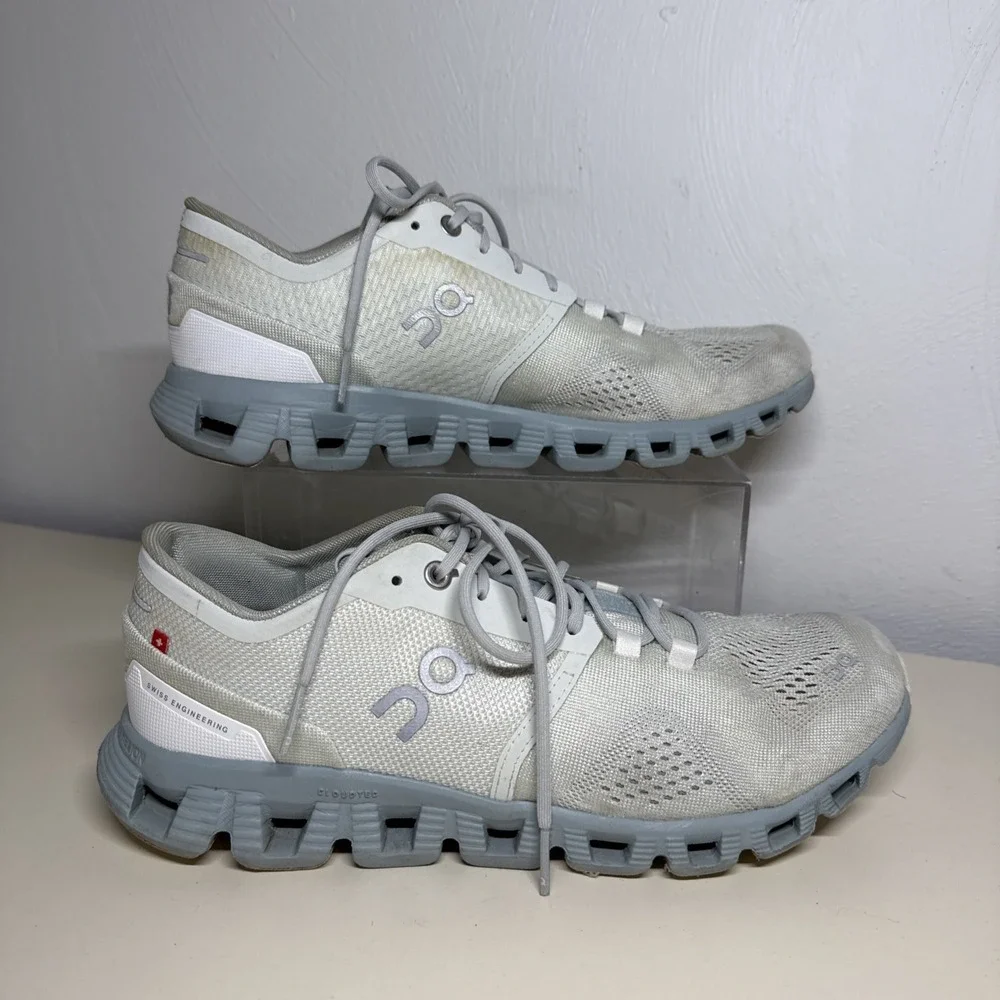 On Running Women's Light Grey Athletic Shoes Size (9) 40.99036